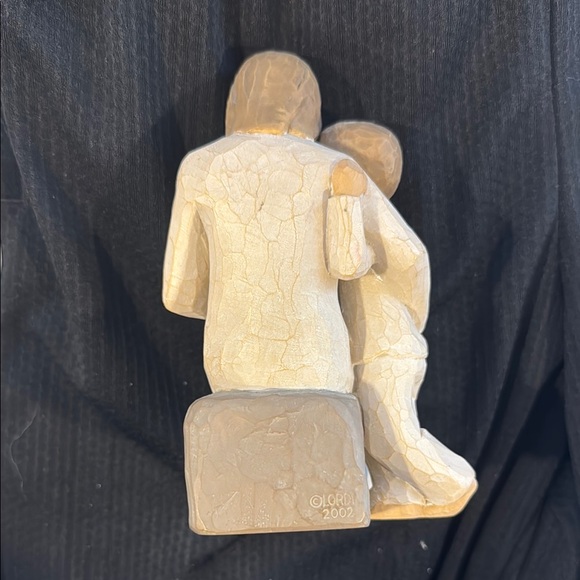 Willow Tree Quietly Figurine - Cream and Tan - Picture 4 of 6